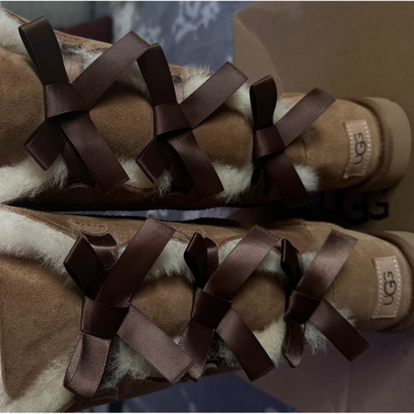 Like new Ugg boot only used them 2 times - Picture 1 of 3